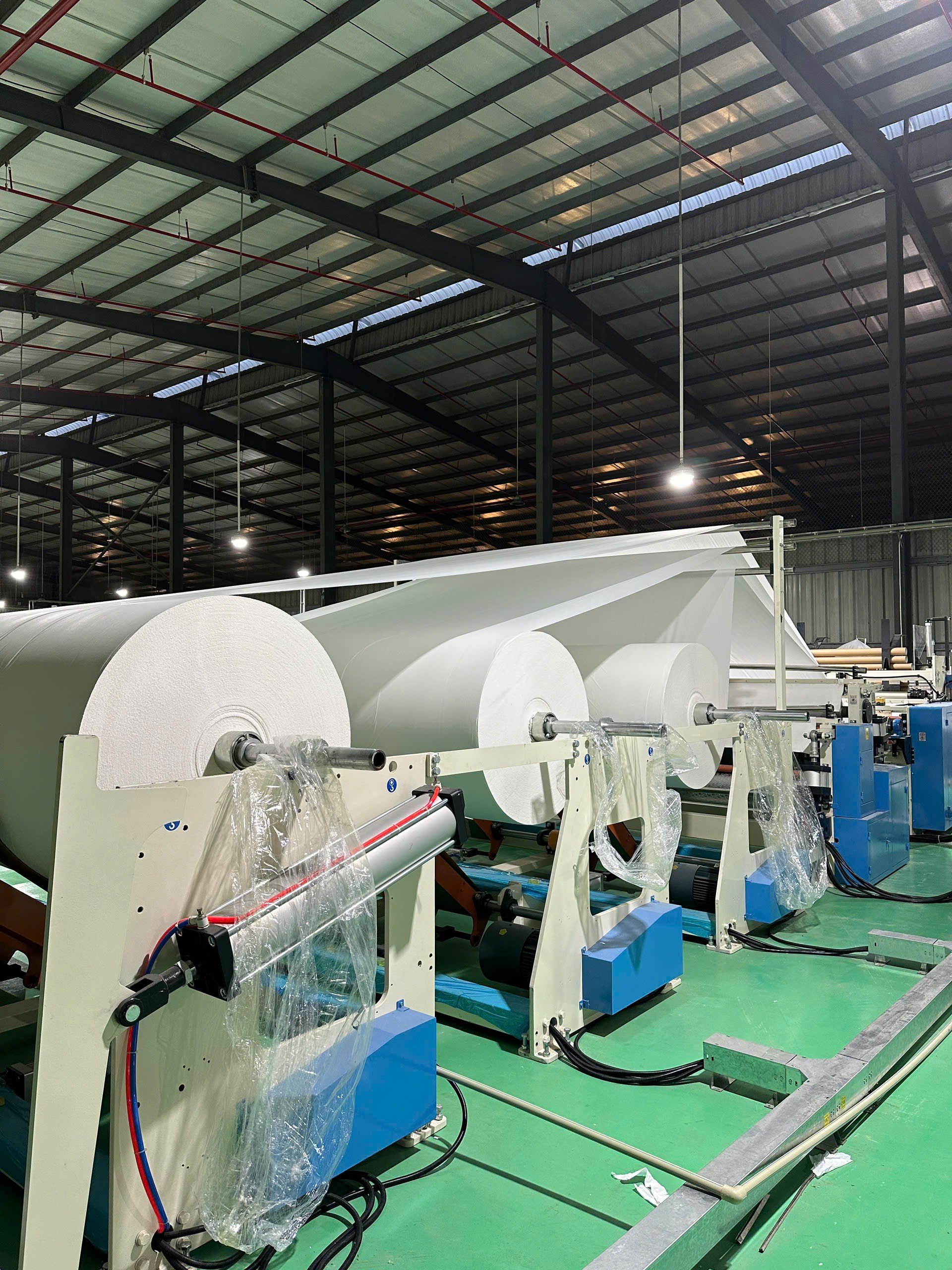Dây chuyền cuộn giấy nguyên liệu Đông Á
